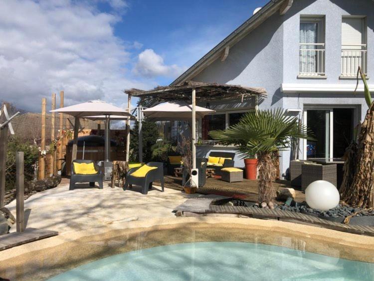 A La Marc'Quize Chambres D'Hotes, Petit Dejeuner Compris, Avec Piscine A Debordement En Exterieur, Bain Nordique A 38 Degres En Prestation Supplement Sur Reservation Horaire Anticipee 1 Place De Parking Gratuite Sur Place Mouxy Exterior photo